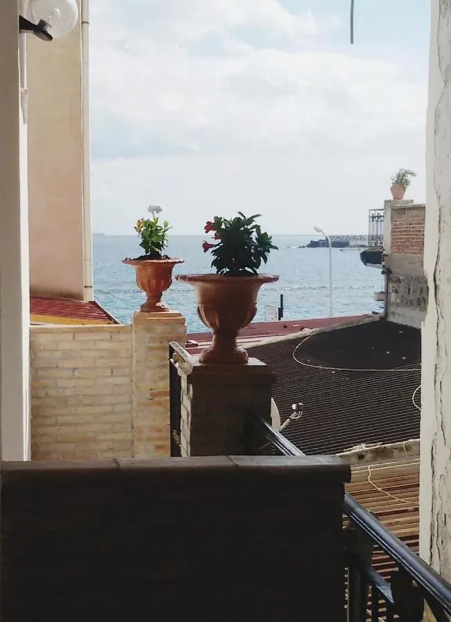 Case Vacanza da Marco&Mary Giardini Naxos Affittacamere